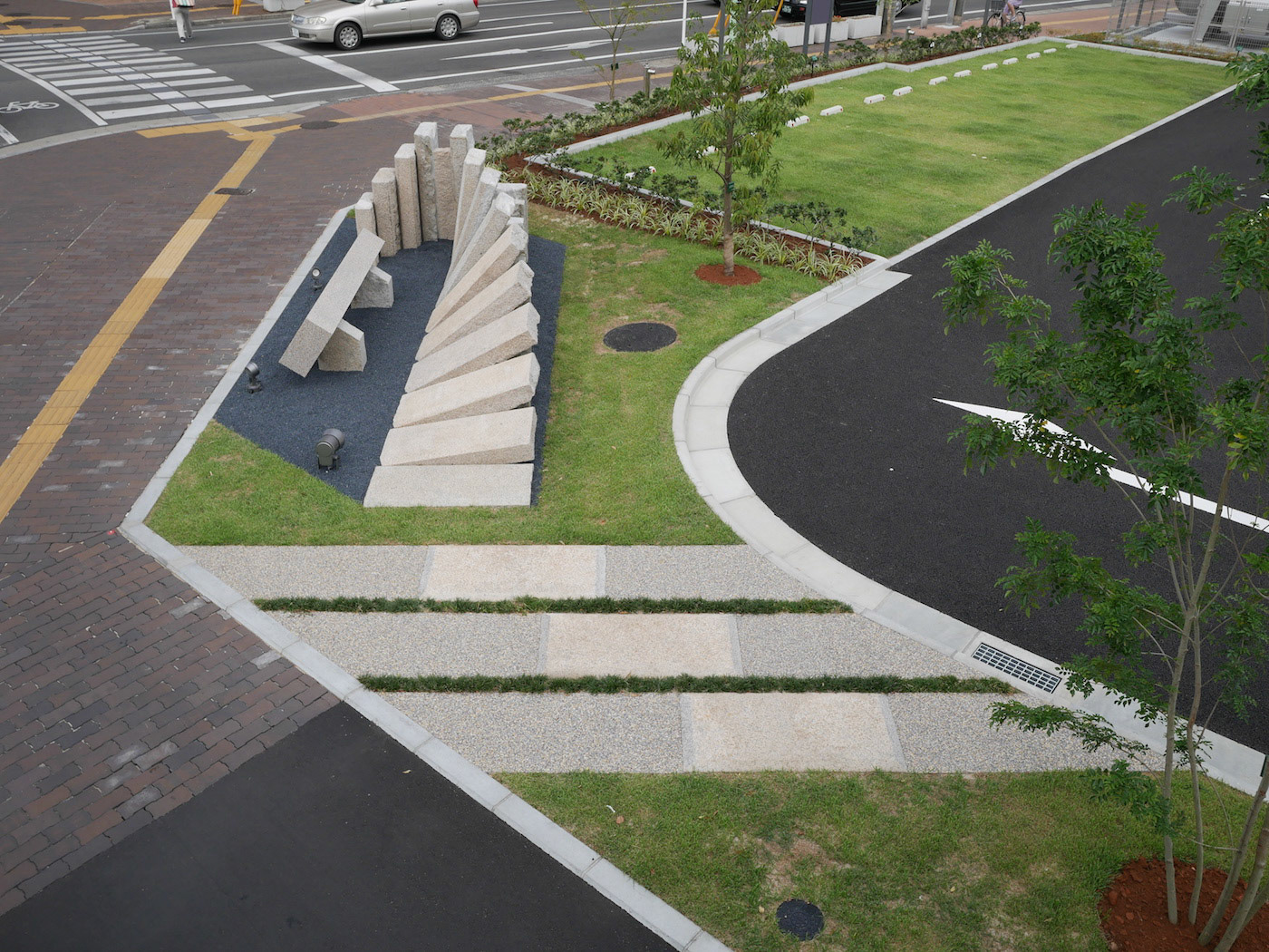 岡山市水道局庁舎サインモニュメント